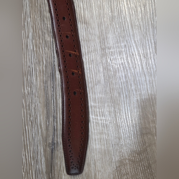 Allen Edmonds Men Belt Size 42 Brown Italian Saddle Leather Made in USA 74006. - Picture 3 of 5